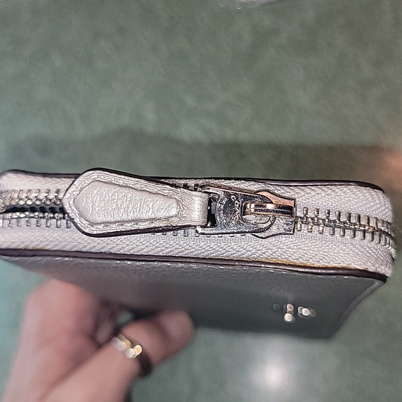 Coach Women's Zip Around accordion Wallet in Pebbled Leather Metallic silver - Picture 4 of 14